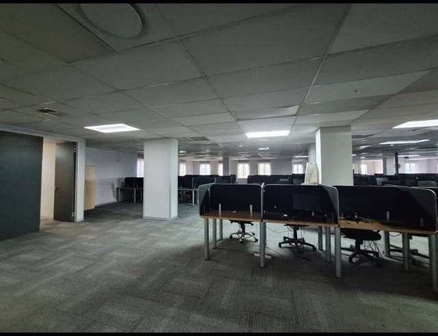 1,606M² OFFICE TO LET IN CRAIGHALL